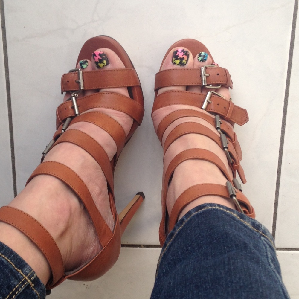 Opening Ceremony gorgeous tan leather buckle heels sandals size 8